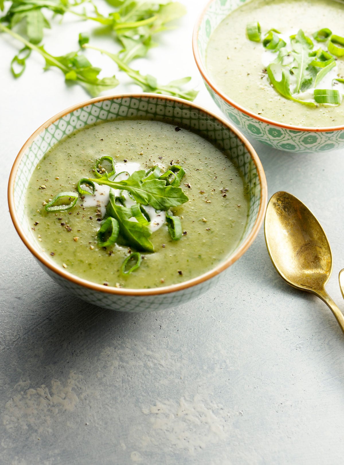 Detox in a Bowl: Creamy Vegan Arugula Soup Benefits & Recipe